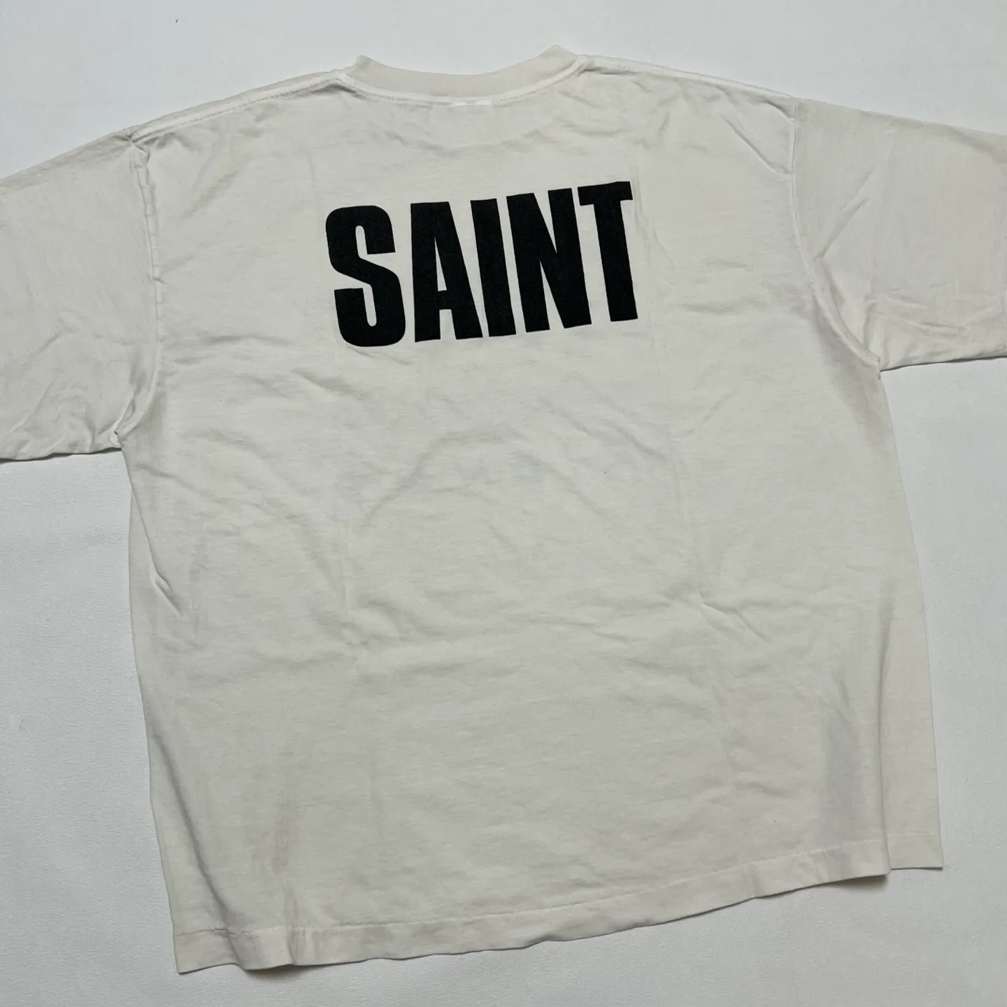 SAINT Mxxxxxx × FRIENDS FRD_SS TEE/FRIENDS/WHT American TV series Friends co-branded short-sleeves White stills TEE Beige S-XL Ready-made garments washed and distressed The top domestic printing factory God restored the correct accessories Friends co-branded wash mark Top purchasing level